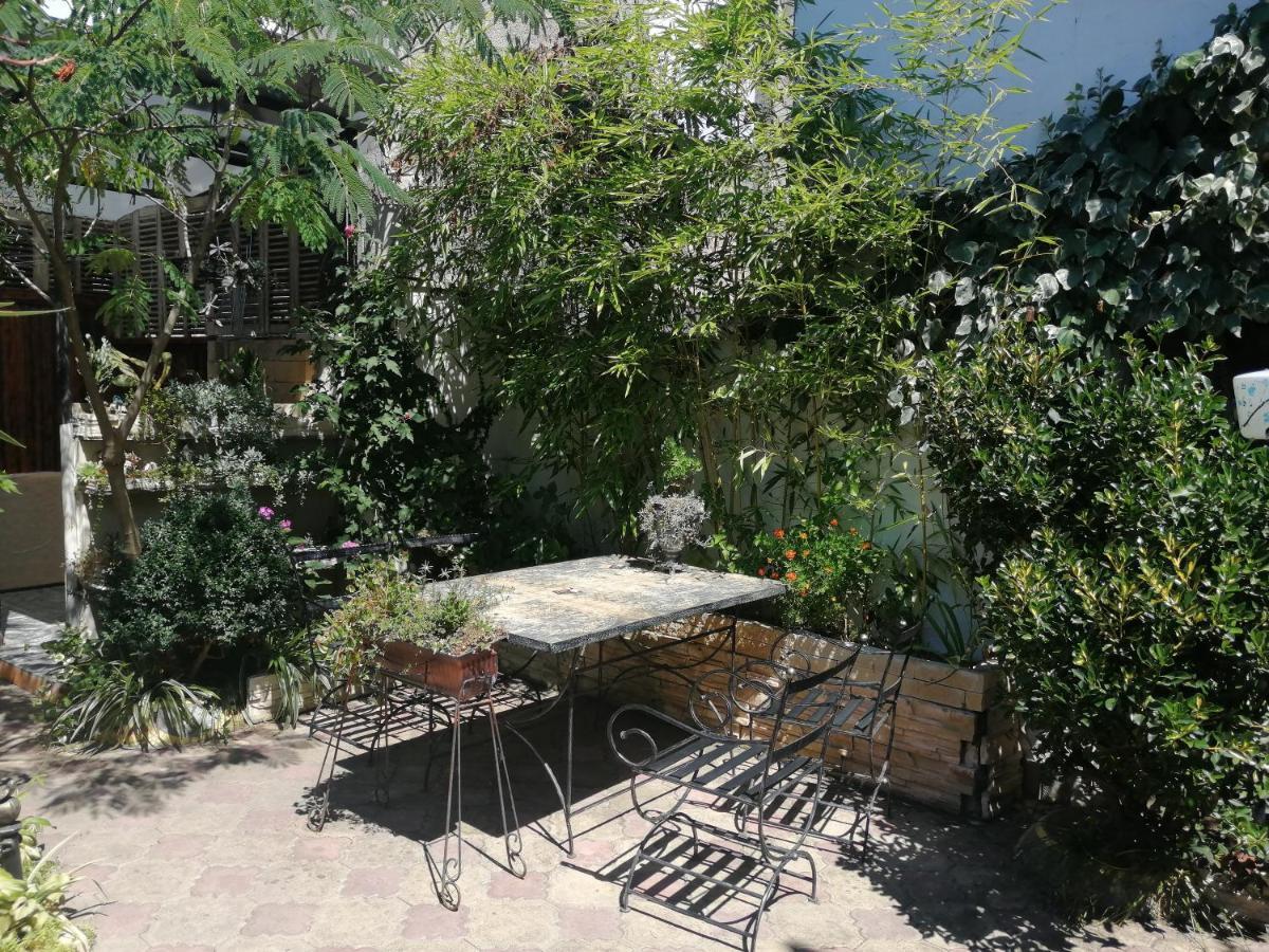 Hôtel Magnoliia à Soukhoumi Extérieur photo